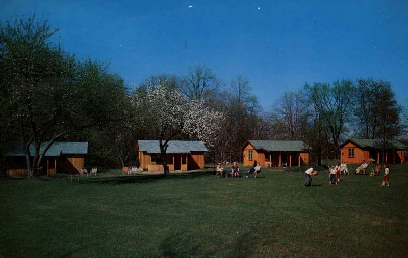 Pennellwood Resort - Vintage Postcard (newer photo)